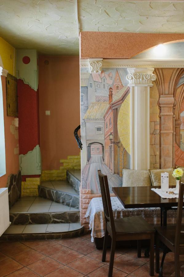 ホテル Mala Praha ウージュホロド エクステリア 写真