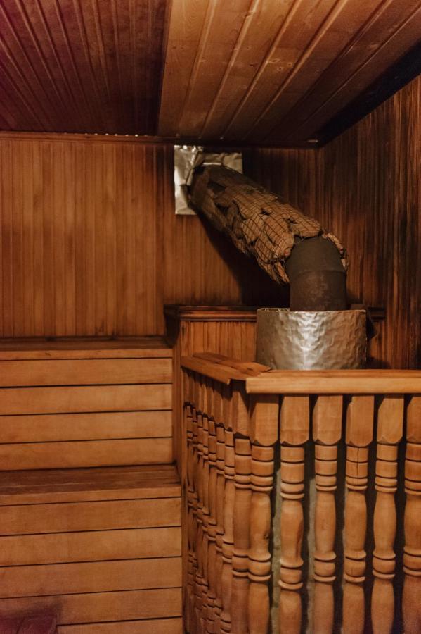 ホテル Mala Praha ウージュホロド エクステリア 写真