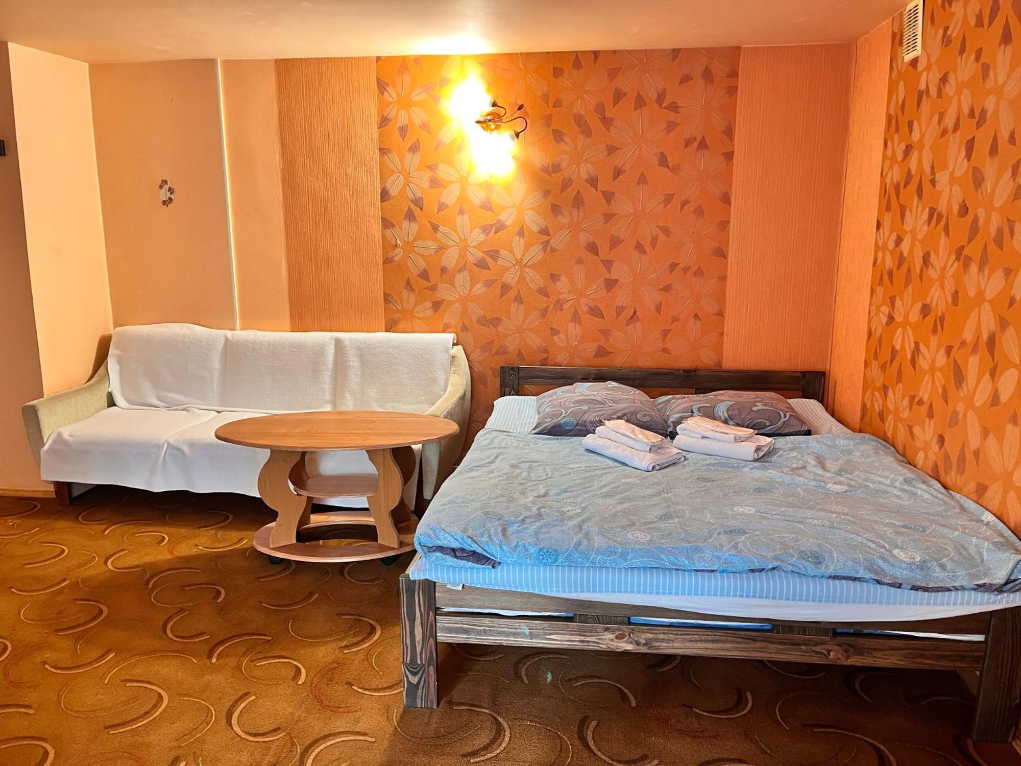 ホテル Mala Praha ウージュホロド エクステリア 写真